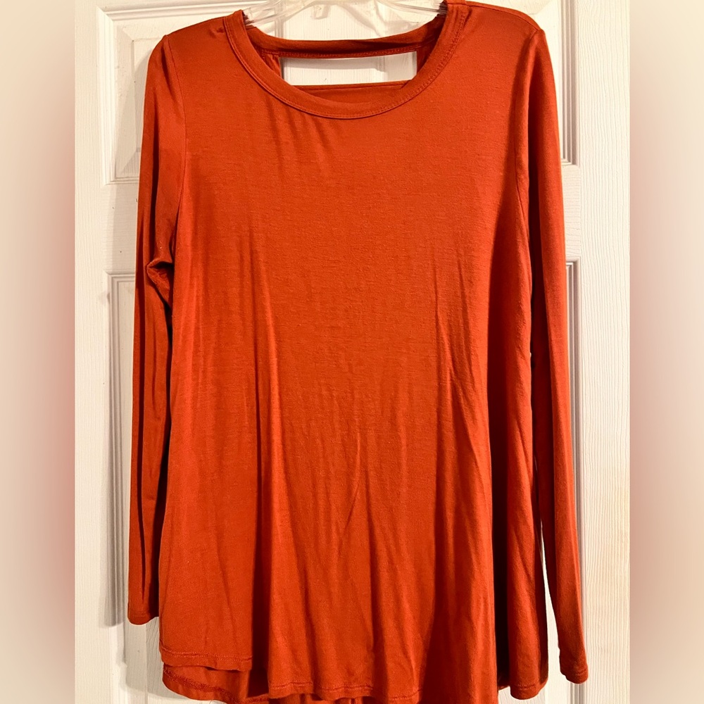 Long sleeve caged back tee